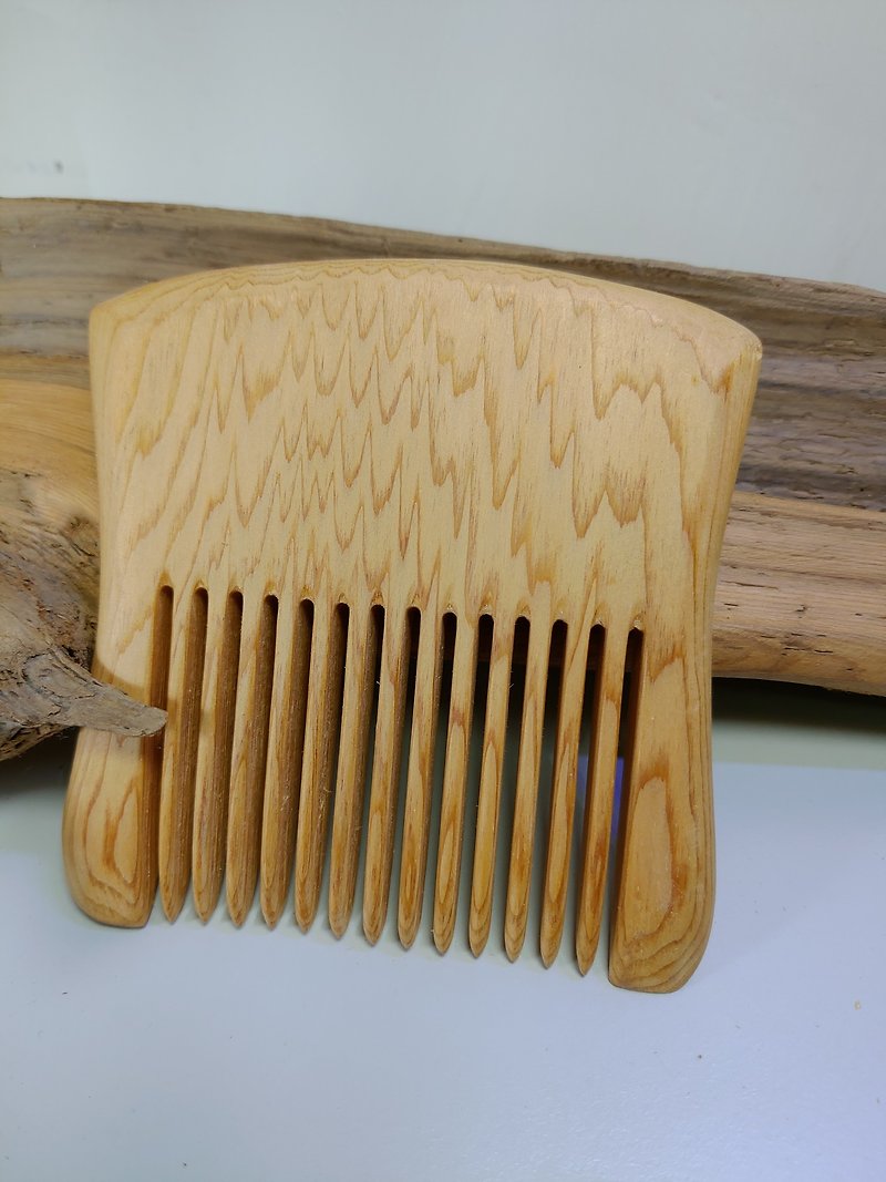 ~Taiwan Red Elm Handmade Comb ~ Large Square Comb (U) - อื่นๆ - ไม้ 