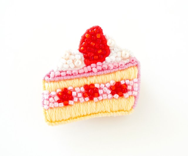いちごのショートケーキのブローチ(ピンク) ビーズ刺繍ブローチ