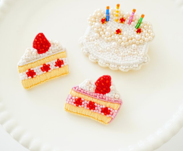 いちごのショートケーキのブローチ(ピンク) ビーズ刺繍ブローチ
