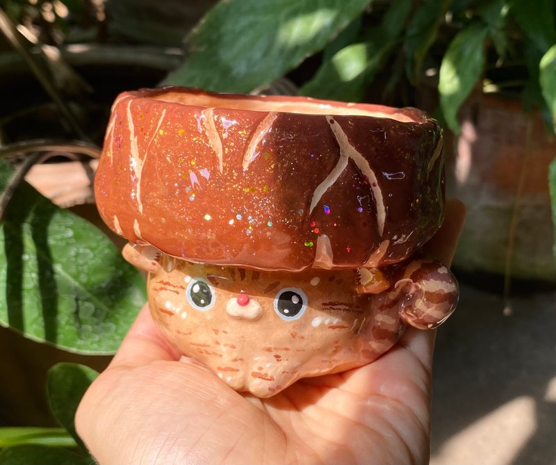 Handmade ShiitaCat Planter - handcrafted cat pottery with drainage hole - 花瓶/花器 - 陶 咖啡色