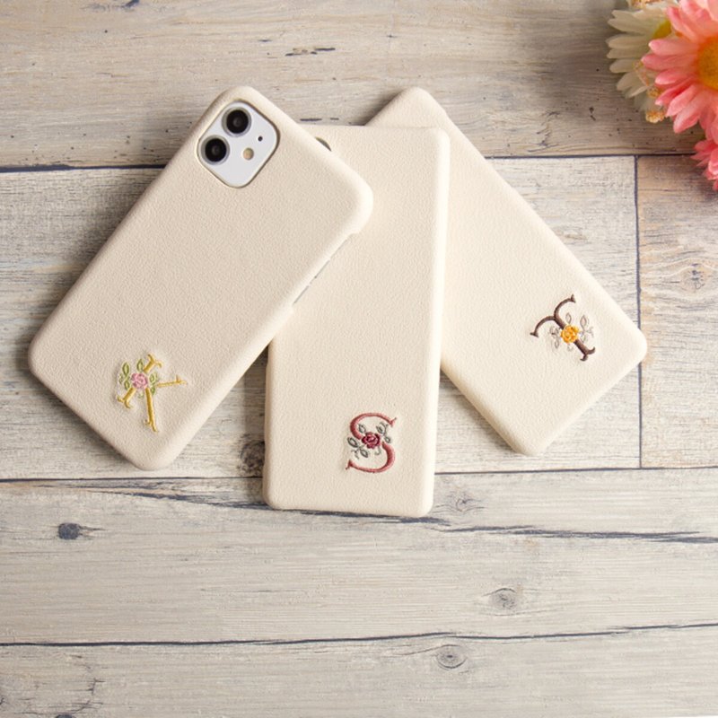 スマホケース 多機種対応 【PUレザー 刺繍 イニシャル】 アイボリー ワインレッド イエロー ブラウン A021I - 手機殼/手機套 - 真皮 白色