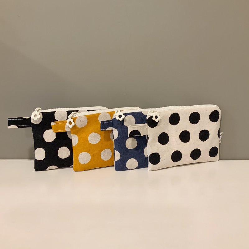 Round dots—pure cotton wallet/coin purse/cosmetic bag/storage bag/headphone storage - กระเป๋าสตางค์ - ผ้าฝ้าย/ผ้าลินิน 