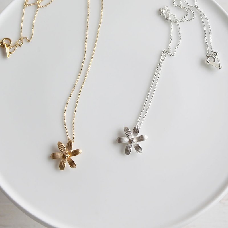 Rain lily necklace / 6 flowers - Necklaces - Precious Metals Gold