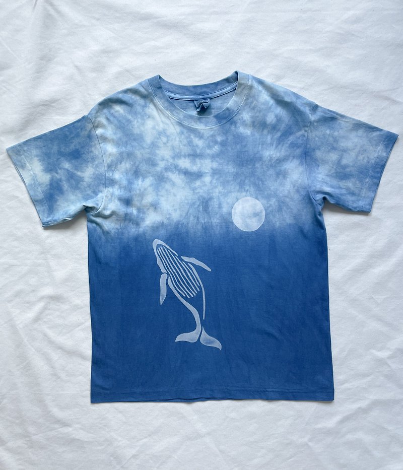 Made in Japan Whale Full moon TEE organic cotton Japanblue indigo dyeing aizome - Women's T-Shirts - Cotton & Hemp Blue