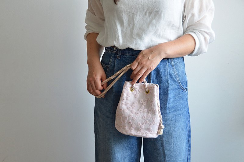 [New Premium] Margaret Tulle Lace Pochette Marine Bag Pale Pink Mini Shoulder - กระเป๋าแมสเซนเจอร์ - ผ้าฝ้าย/ผ้าลินิน สึชมพู