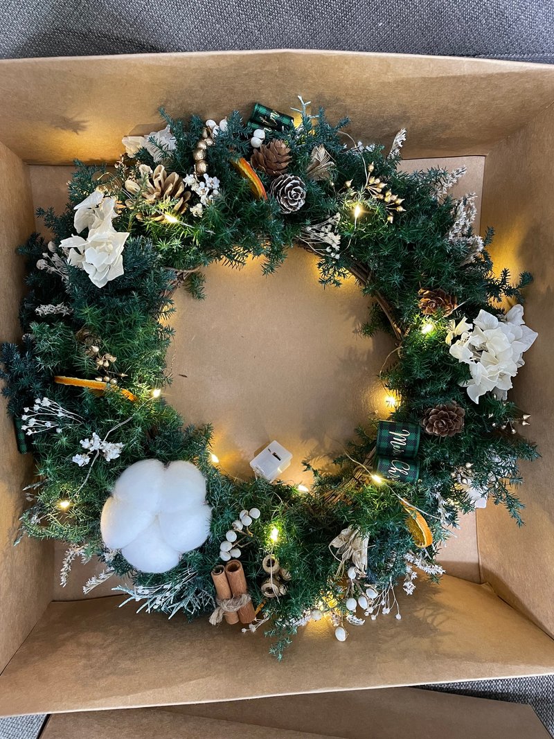 Nordic style special Christmas wreath - ช่อดอกไม้แห้ง - วัสดุอื่นๆ สีเขียว