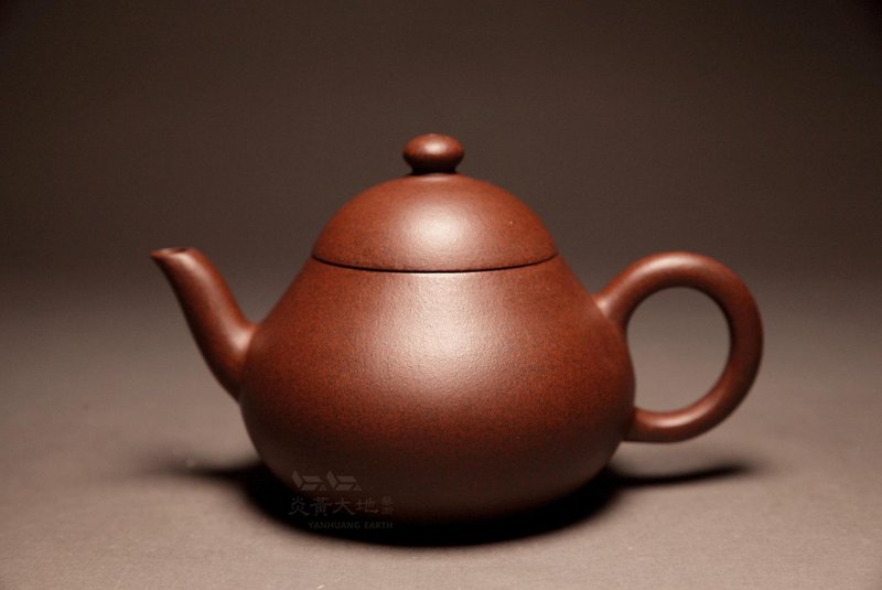 [Pear Shape 5] Fat Boss Long Shan Tang Ji Lao Black Star Earth Ancient Method Purely Handmade Copying Ancient Series 190cc - Teapots & Teacups - Pottery Brown