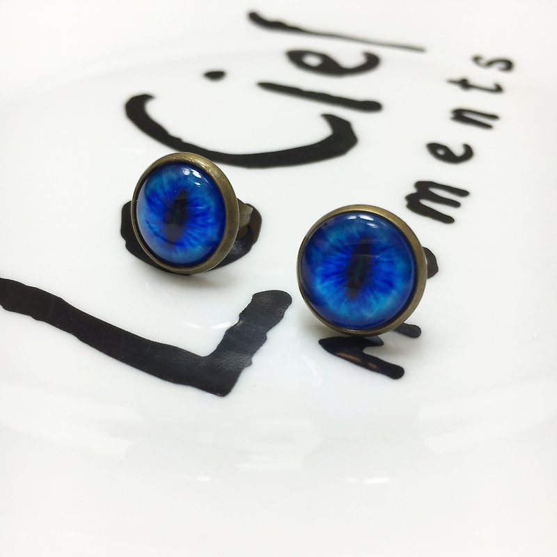 Antique Bronze Earrings—Impression of Cat Pupils—Sapphire Blue Cat’s Eyes/Clip Type is also Available - ต่างหู - โลหะ สีน้ำเงิน
