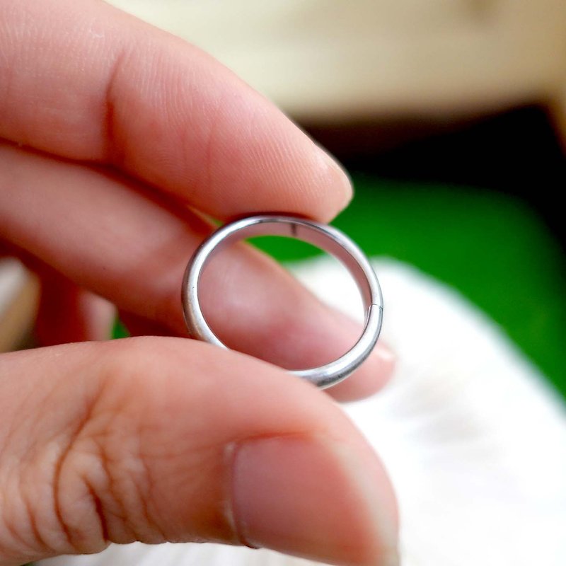 A│日本中古銀色不明材質簡約圓圈戒指指環 高級二手古著珠寶首飾 - 戒指 - 其他金屬 銀色