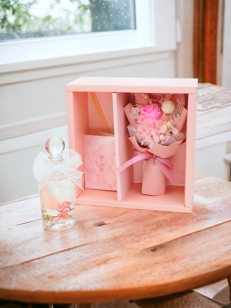 Mother's Day Gift Box Preserved Flower Aromatherapy Diffuser Bottle Gift Box - Fragrances - Plants & Flowers Pink