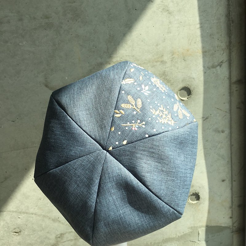humming-embroidered beret gift box handmade - Hats & Caps - Thread 