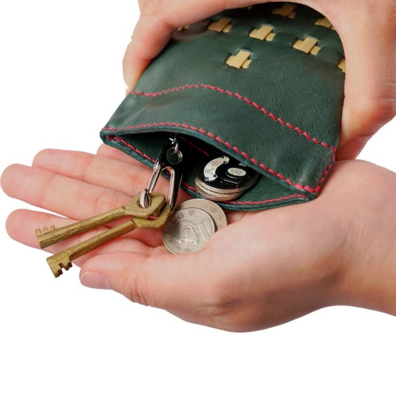 [Recommended for graduation ceremony] Bamboo woven leather olive green key coin purse - Coin Purses - Genuine Leather Green