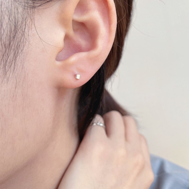 │Simple│Small squares• Ear needles• Sterling silver earrings• Can touch water• Anti-allergic - ต่างหู - เงินแท้ 