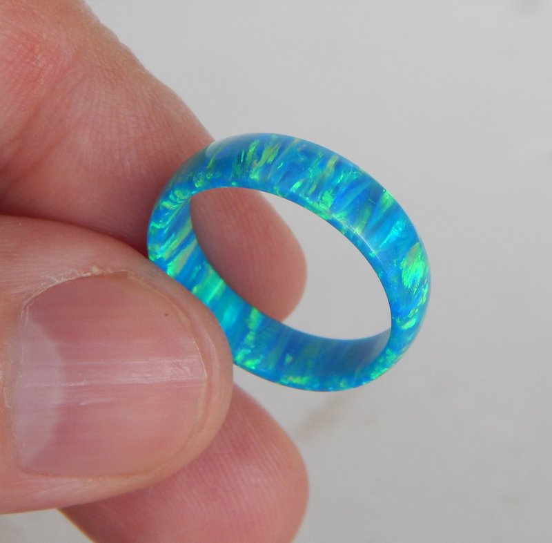 Unique very beautiful ring of solid synthetic opal. Solid opal ring. - แหวนทั่วไป - วัสดุอื่นๆ หลากหลายสี