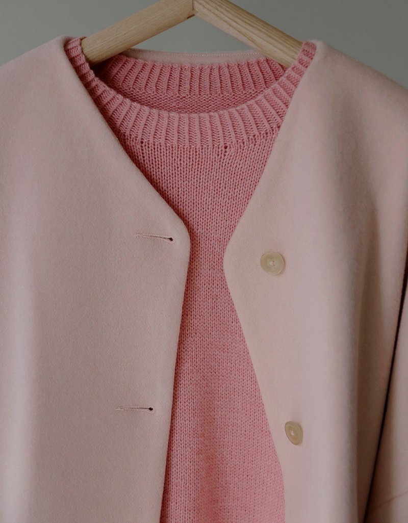 Warm and jade-like light pink V-neck silhouette wool short coat made in Italy - เสื้อผู้หญิง - ขนแกะ สึชมพู