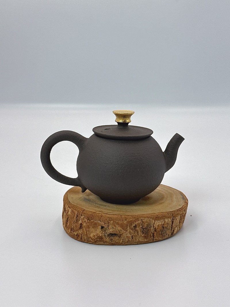 紫泥小巧壺-余華宇老師手作-容量約80cc - 茶壺/茶杯/茶具 - 陶 