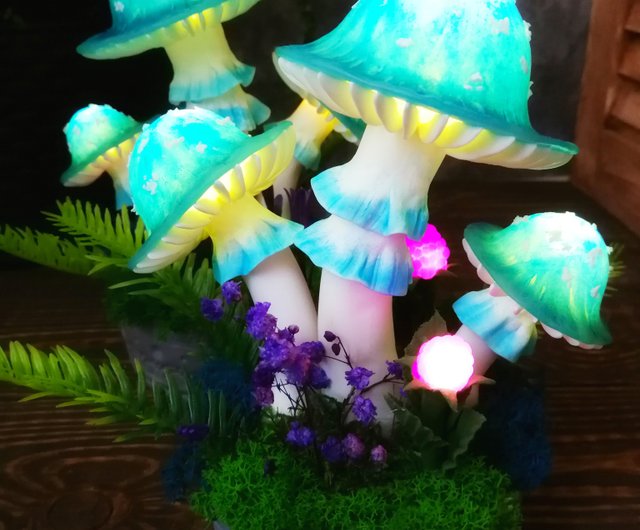 Mushroom lamp consisting of three pink mushrooms and berries - Shop Magic  Night Lights Lighting - Pinkoi