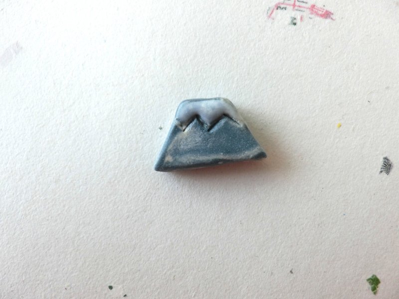 Ceramic brooch / pin / hairpin - mount Fuji Blue Navy - เข็มกลัด - เครื่องลายคราม สีน้ำเงิน