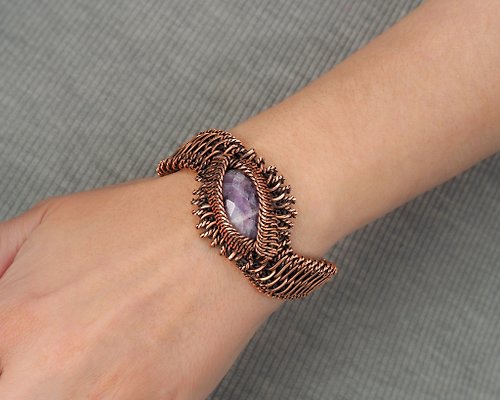 Wire Wrap Art 天然紫水晶铜线手链。 手工制作的。 铜线手链。 钢丝编织。