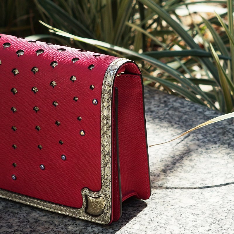Pink amphibole leather diagonal package - กระเป๋าแมสเซนเจอร์ - หนังแท้ สึชมพู