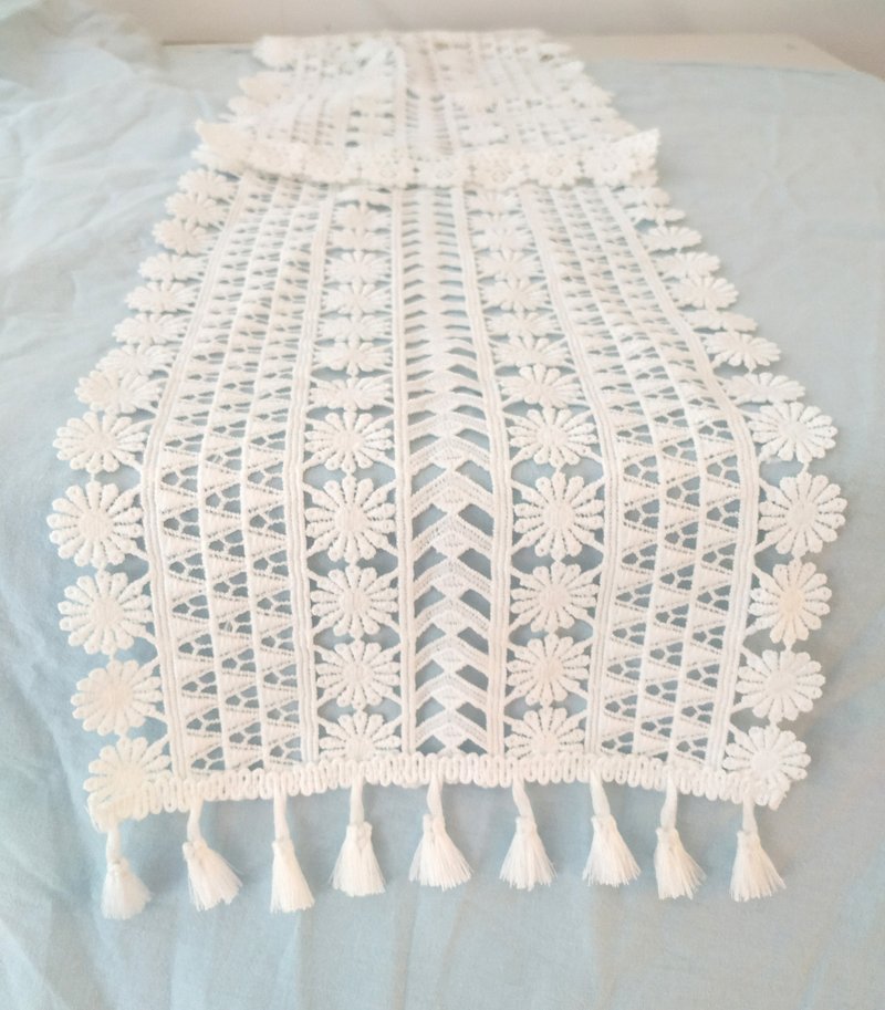 White flowers lace table runner tassel placemat tablecloth western placemat coffee pad - ผ้ารองโต๊ะ/ของตกแต่ง - วัสดุอื่นๆ 