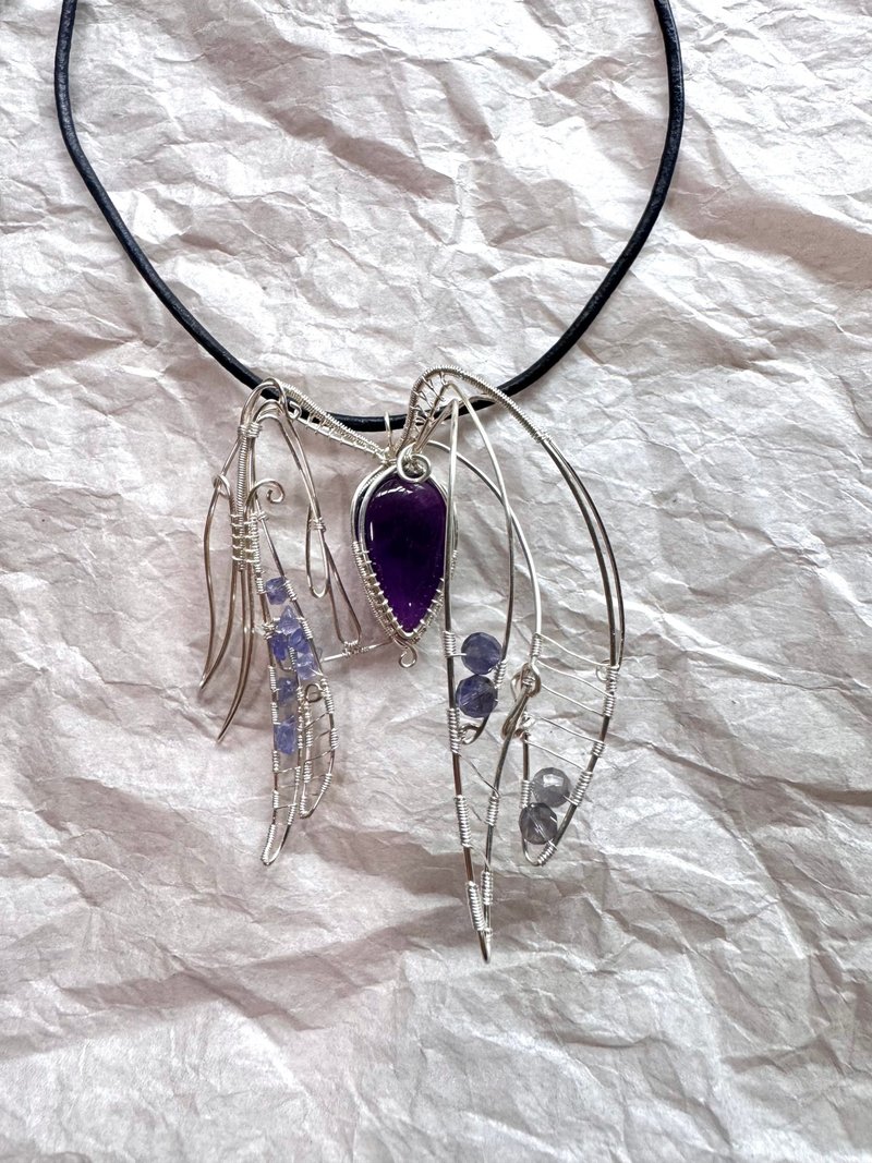 金屬編織吊墜—翼 - 項鍊 - 銅/黃銅 紫色