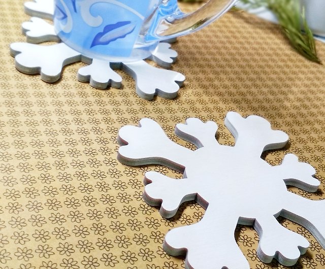 雪の結晶の形をした白いカップコースター2枚セット クリスマスギフト