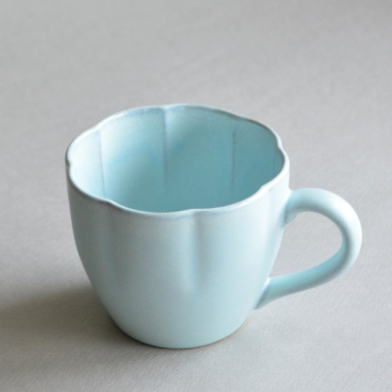 瀬戸焼　花マグカップ　みずはだ　ブルー　360ml - マグカップ - 陶器 ブルー