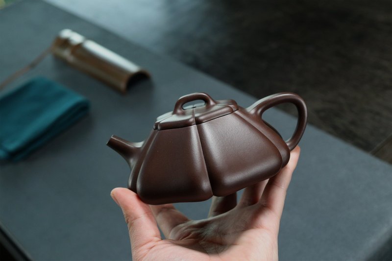 送禮紫砂壺茶壺海棠石瓢 玲珑套组  紫泥 230ml 9孔 刘素素作品 - 茶壺/茶杯/茶具 - 陶 灰色