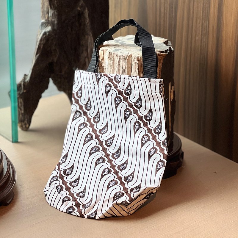 batik small bag - กระเป๋าเครื่องสำอาง - ผ้าฝ้าย/ผ้าลินิน หลากหลายสี