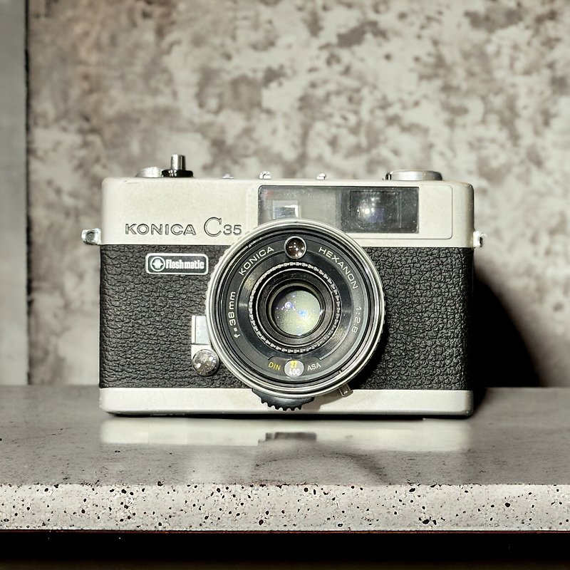 135 film, literary youth style Konica C35 Flashmatic film camera, overall 80% ne - กล้อง - โลหะ สีเงิน