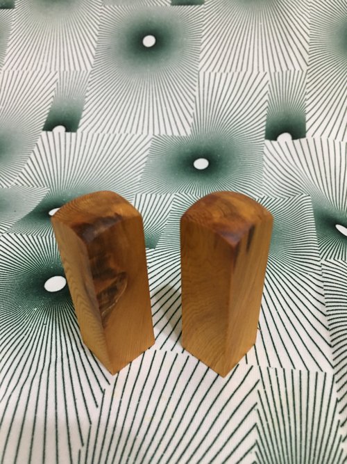 臺灣檜木工藝坊 臺灣檜木印章 閃花 6分印章 尺寸6*1.8*1.8cm一對