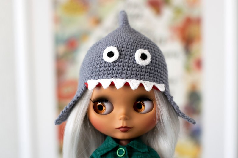 Shark hat for Blythe, Pullip doll, knitted cap, doll accessories, 娃娃针织衣服, 娃娃帽 - 玩偶/公仔 - 棉．麻 灰色