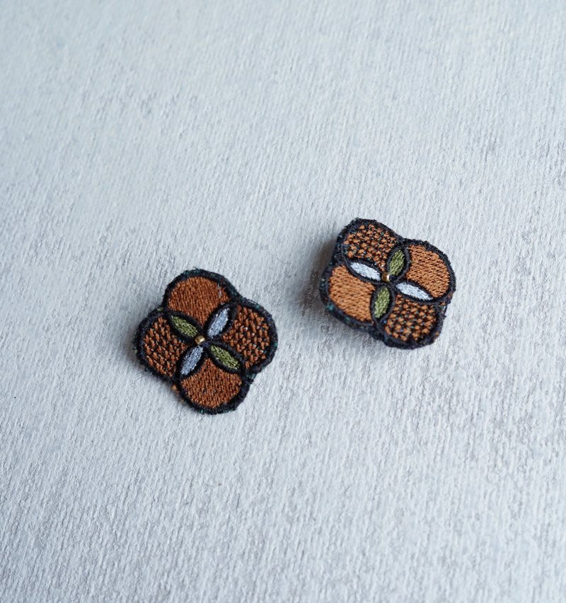 A pair of loquat brown small hoop Embroidery thread Silver earrings - Earrings & Clip-ons - Thread Multicolor