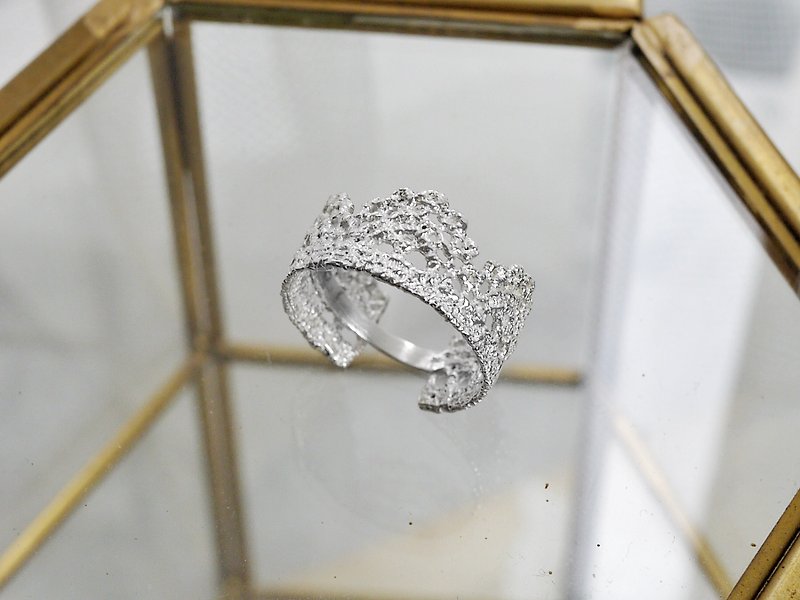 單層皇冠蕾絲 純銀戒指 手工蕾絲戒指 精緻質感 新娘飾品 - 戒指 - 其他金屬 
