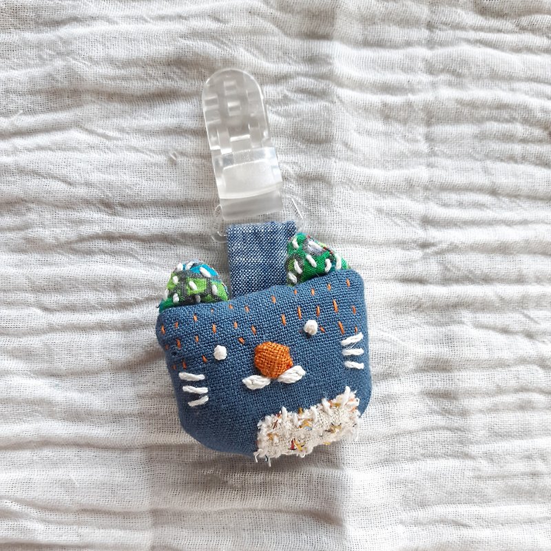 DUNIA handmade /喵for kids / child safety pin pacifier chain - เครื่องประดับ - ผ้าฝ้าย/ผ้าลินิน หลากหลายสี