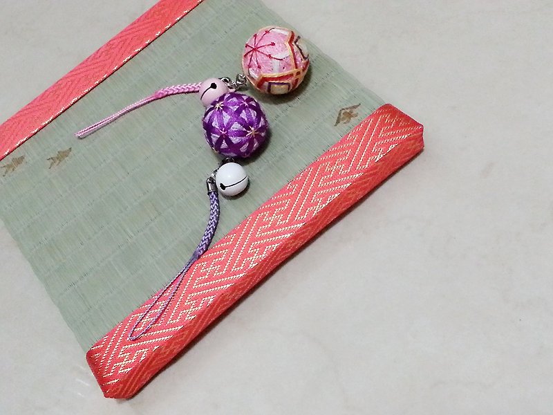 Color line day and small bow ball key chain (full hand) - Keychains - Thread Pink