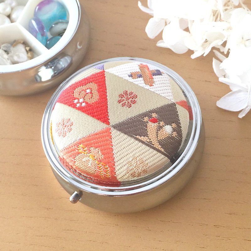 Pillbox with Japanese Pattern ( Large / 3 compartments / Silver ) - Gold Brocade - กล่องเก็บของ - โลหะ สีทอง