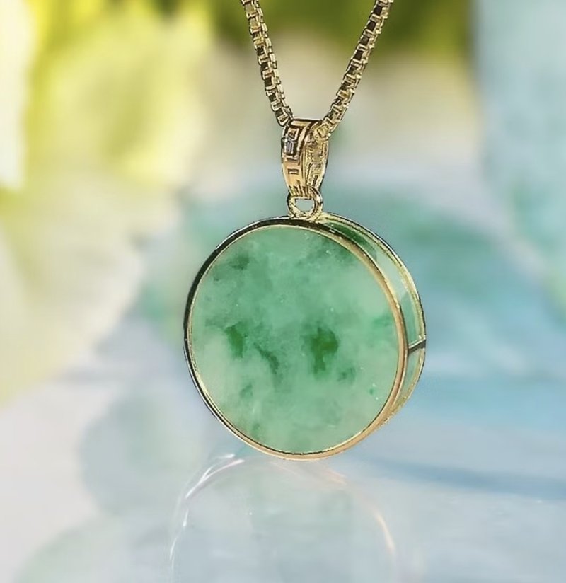 【願い・無事】アイスジェダイト グリーンフローラル 無事牌ネックレス 18Kゴールド | 天然ミャンマー産ジェダイト | ギフト - ネックレス - 翡翠 グリーン