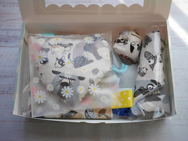 Dog Mi Yue gift box appease towel triangle saliva towel pacifier bag - ของขวัญวันครบรอบ - ผ้าฝ้าย/ผ้าลินิน สีเทา