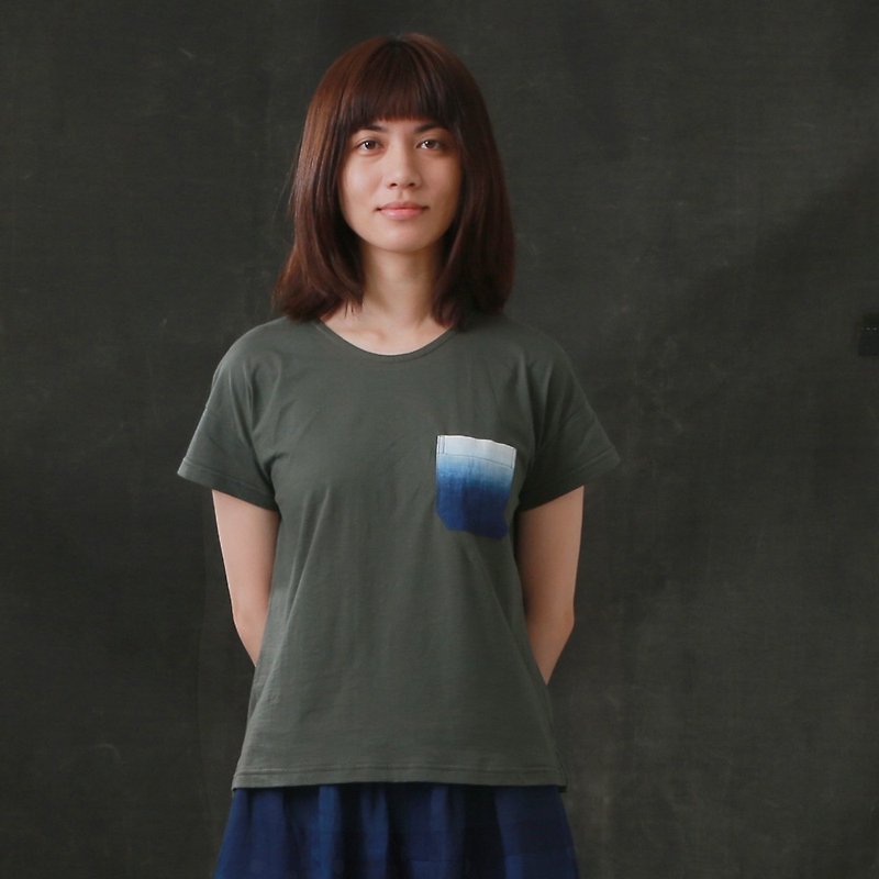 Mushroom Mogu / organic cotton blue dye pocket shirt / blue earth - เสื้อยืดผู้หญิง - ผ้าฝ้าย/ผ้าลินิน สีเขียว