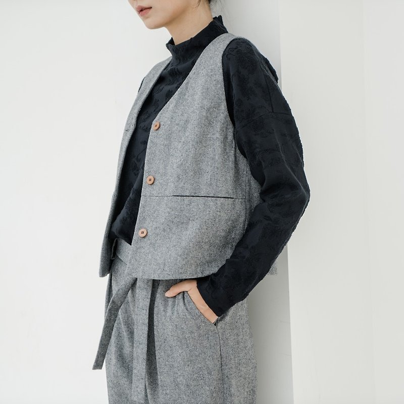 BUFU  woolen vest  CS180408 - เสื้อกั๊กผู้หญิง - ขนแกะ สีเทา