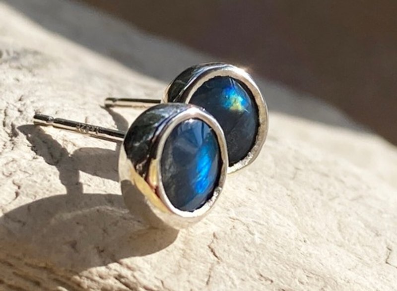 Finnish Gemstone ◇ Spectrolite (spectrolite) SV stud earrings (for both ears) - Earrings & Clip-ons - Gemstone 