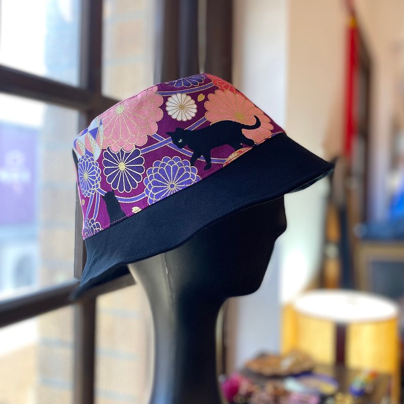 手工製作 黑貓與手鞠球 紫款 雙面配戴 漁夫帽 - 帽子 - 棉．麻 紫色