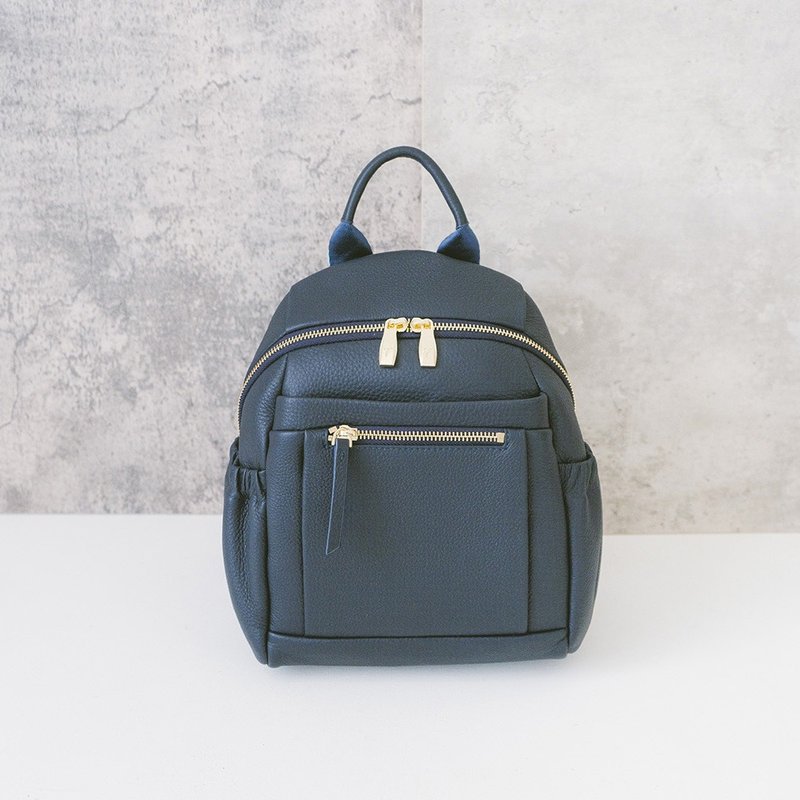 真皮多功能亮眼後背包 X1968 藍M - 後背包/背包/書包 - 真皮 藍色