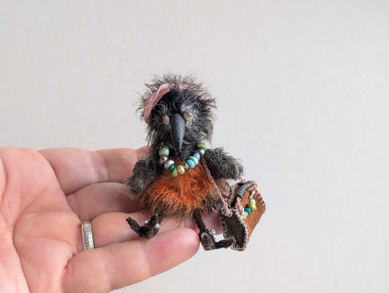 Fashionista Crow. This beauty is crocheted. - 公仔/玩偶 - 其他材質 黑色