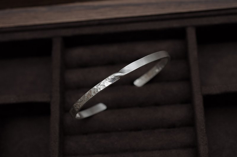 Sterling silver forged Haiyu bracelet - สร้อยข้อมือ - เงินแท้ สีเงิน