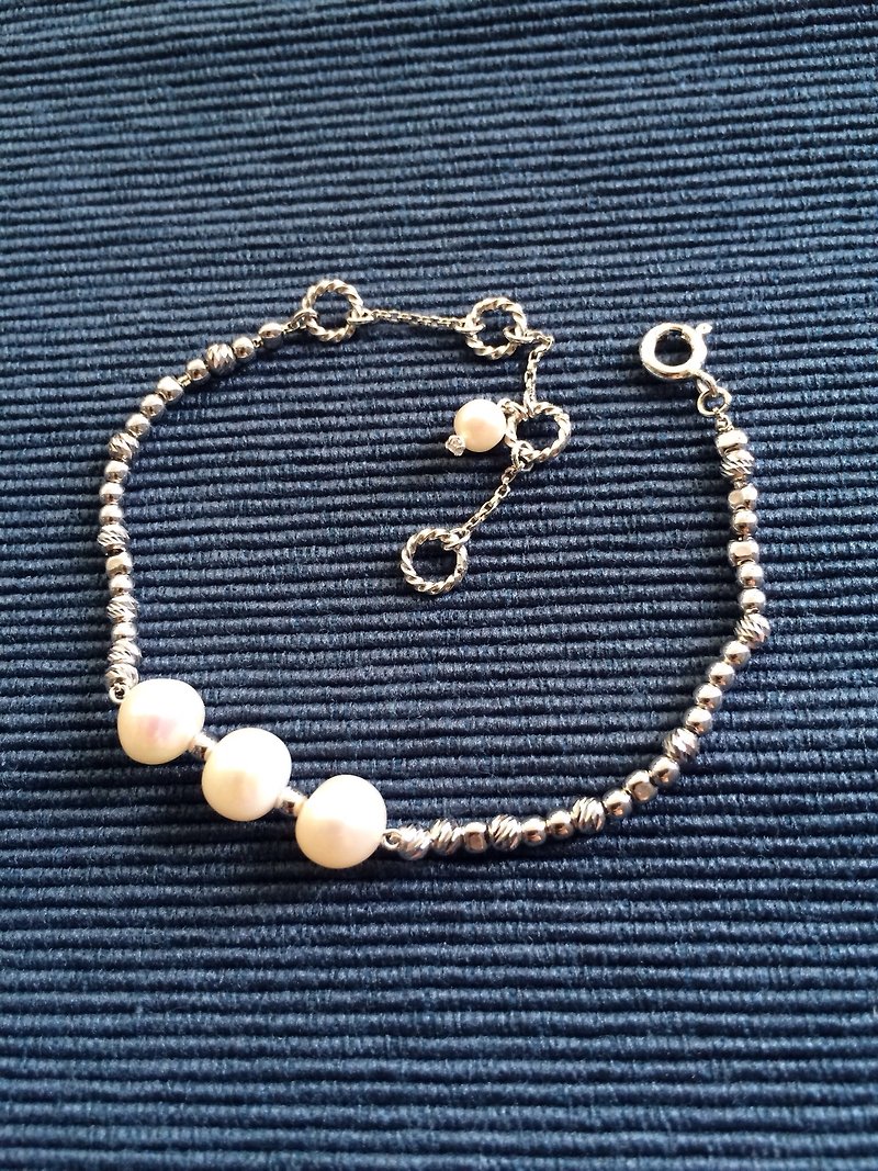 Self-designed 100% handmade 925 sterling silver Italian batch flower glitter pearl freshwater pearl bracelet - สร้อยข้อมือ - ไข่มุก ขาว