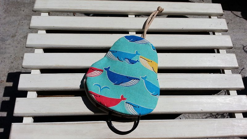 繽紛鯨魚 梨型鑰匙包【K170626】 - 鑰匙圈/鎖匙扣 - 棉．麻 多色