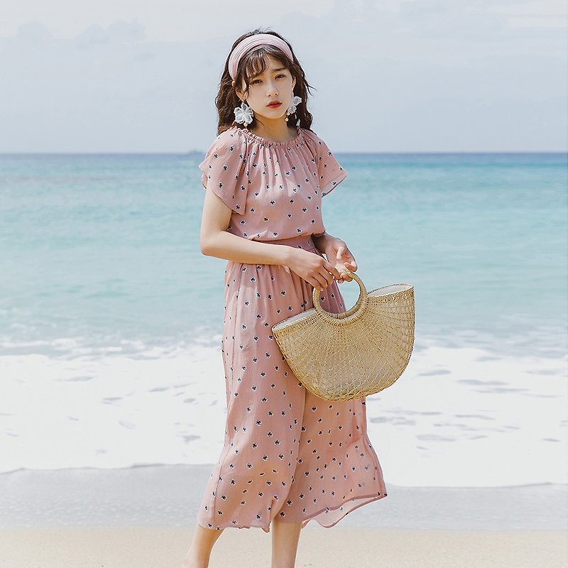 [Multiple folds] Anne Chen Xia loaded with shoulder sleeves chiffon T back waist with floral wide leg pants suit - Women's T-Shirts - Other Materials Pink